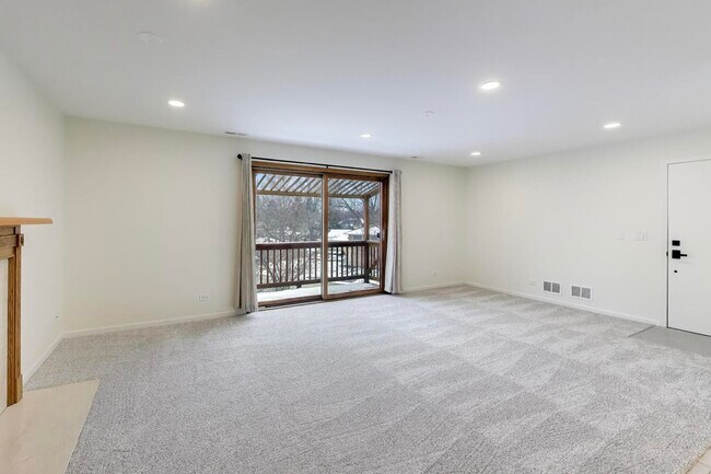 Building Photo - 1209 E Davis St