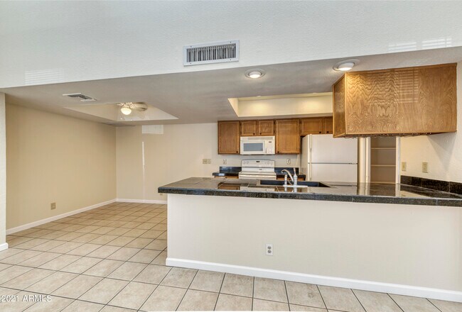 Foto del edificio - 633 W Southern Ave