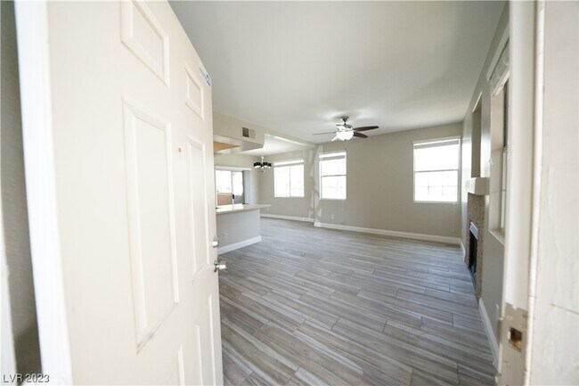 Foto del edificio - 7704 Himalayas Ave