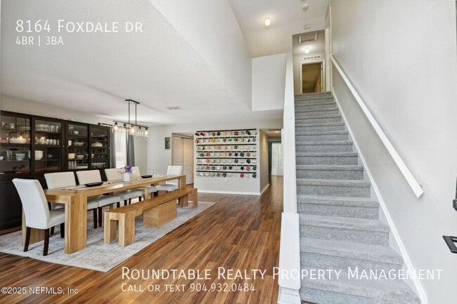Foto del edificio - 8164 Foxdale Dr
