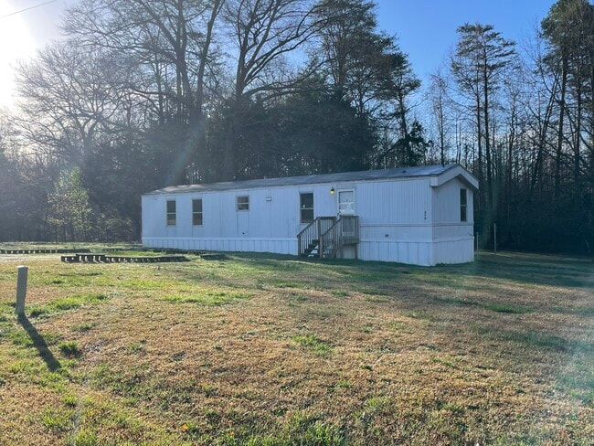 Building Photo - 270 Thompson Rd