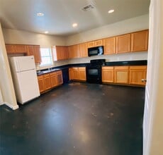 Building Photo - 3123 Molly Dr
