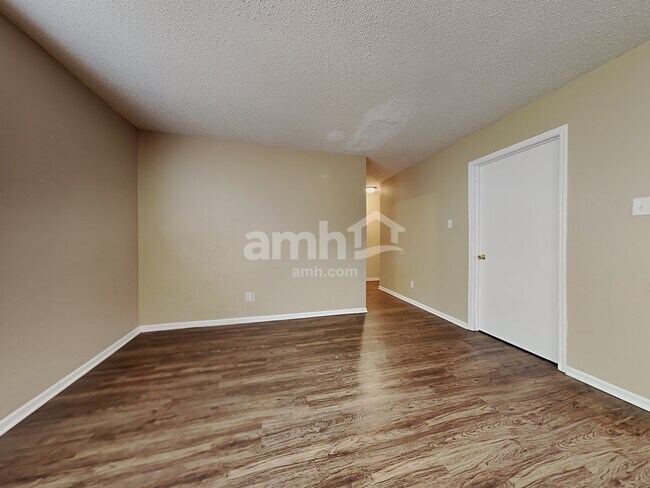 Foto del edificio - 5601 Skipping Stone Dr