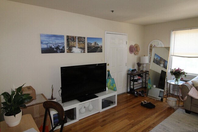 Building Photo - 600 Jefferson St