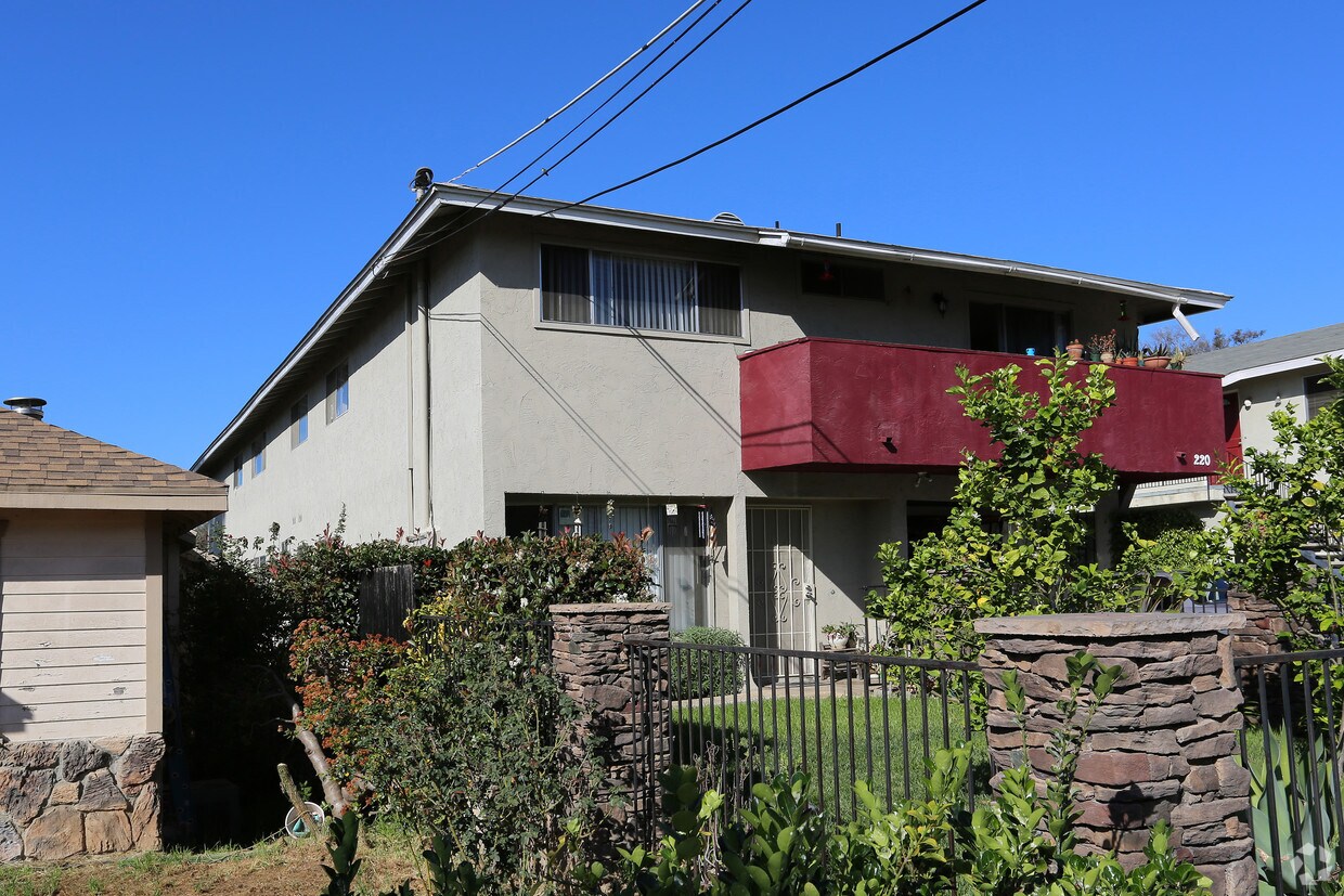 Building Photo - 220 N Citrus Ave