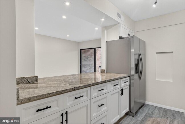 Foto del edificio - 11230 Cherry Hill Rd