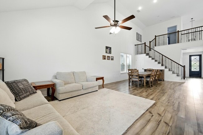 Building Photo - 15727 Rosemary Hl Ln