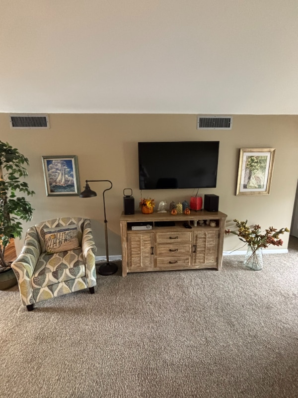 Building Photo - 1600 NE Dixie Hwy