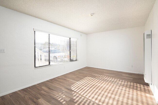 Foto del edificio - *OPEN HOUSE: 5/31 10-11AM* Spacious 1BR in...