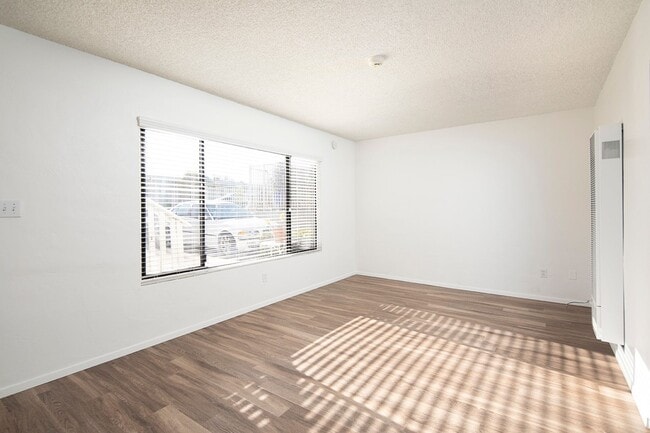 Building Photo - *OPEN HOUSE: 5/31 10-11AM* Spacious 1BR in...