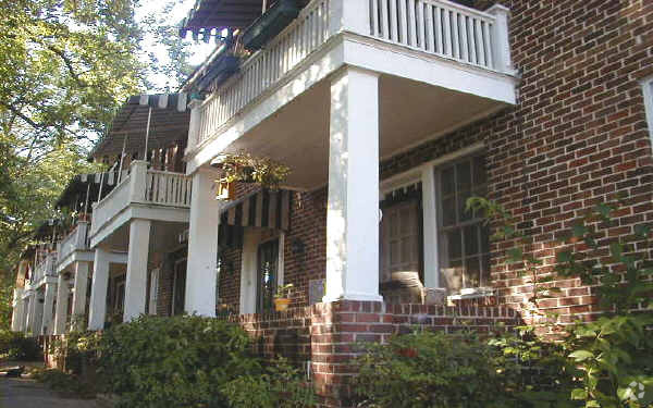 Building Photo - 1048 Euclid Ave NE