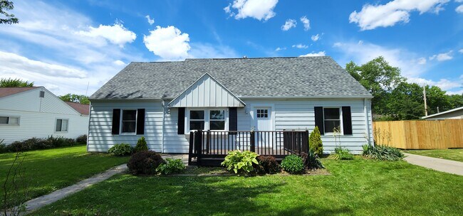 Building Photo - 678 Runyan Ave