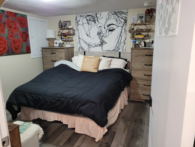 Photo du bâtiment - 7012 Sunhaven Dr