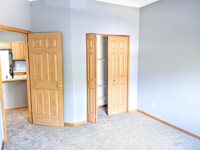 Building Photo - 670 Kingfisher Ln