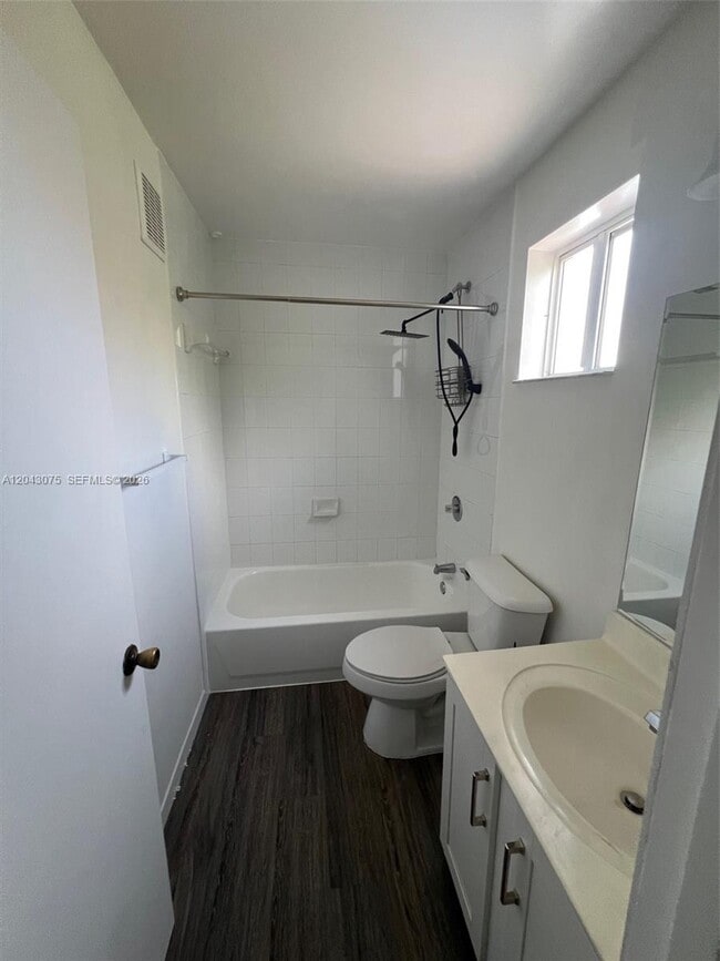 Foto del edificio - 6975 NW 173rd Dr