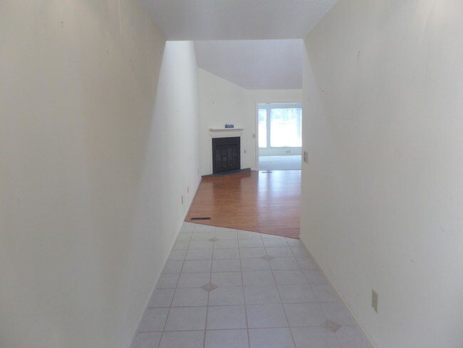 Building Photo - 36 Martin Dr