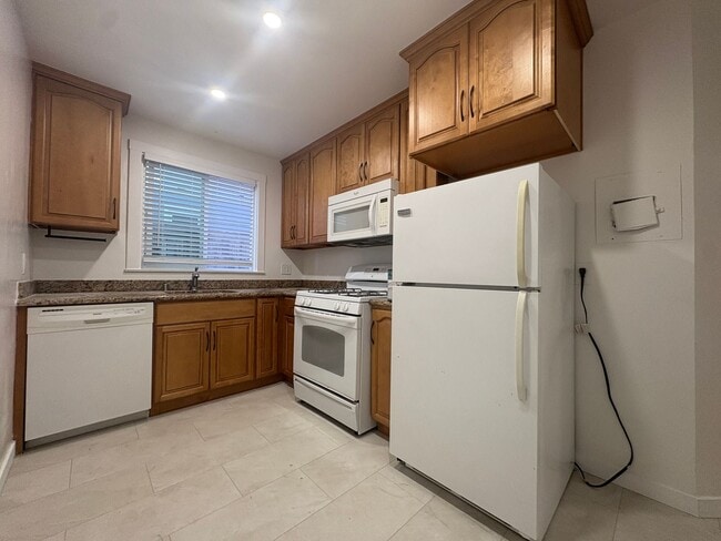 Building Photo - Downtown Palo Alto Living – 1 Bedroom Apar...