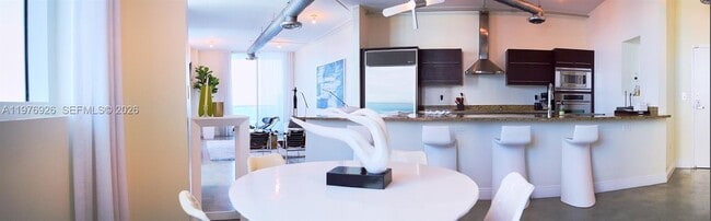 Foto del edificio - 700 NE 25th St