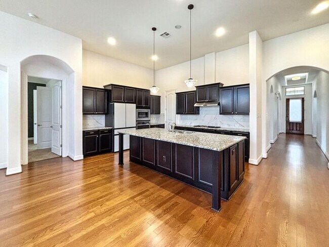 Foto del edificio - Spacious & Stylish 4-Bedroom Home with Mod...