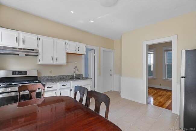 Building Photo - 56 Mansfield St