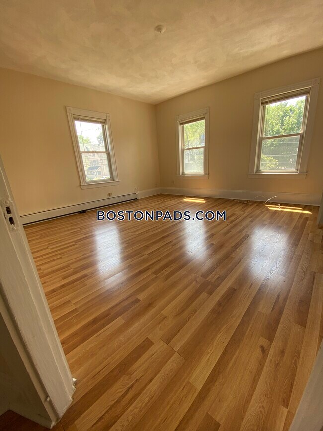 Foto del edificio - 28 Garfield Ave