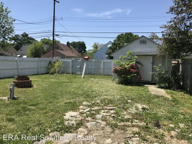 Building Photo - 3 br, 1 bath House - 633 Wrexham Avenue 633