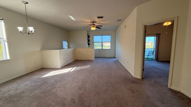 Foto del edificio - 3 Bed/ 2 Bath Condo w/1 Car Garage $1,900 a month