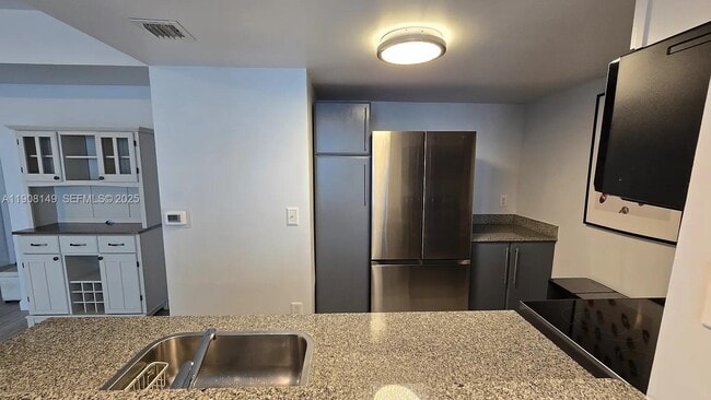 Foto del edificio - 275 NE 18th St