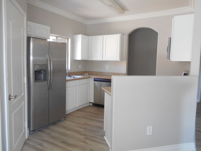 Building Photo - Spacious 2 Bedroom Condo Ready To Move-In!