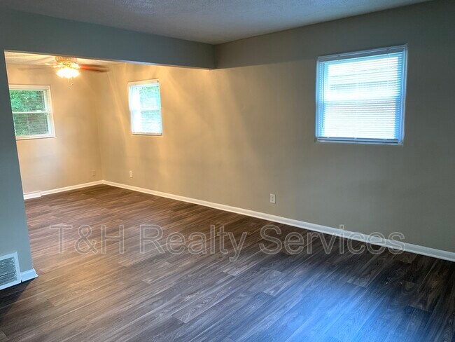 Building Photo - 3836 Priscilla Ave
