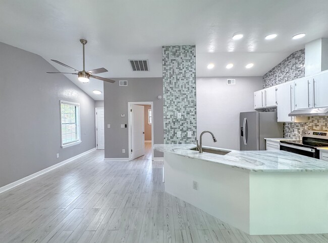 Foto del edificio - 6133 Greenon Ln
