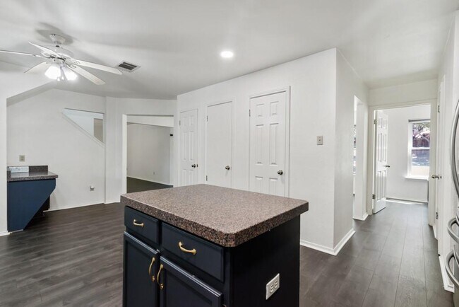 Building Photo - 1305 Cedar Brook Dr