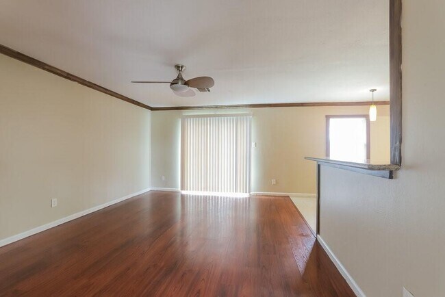 Foto del edificio - 5751 Oakham St