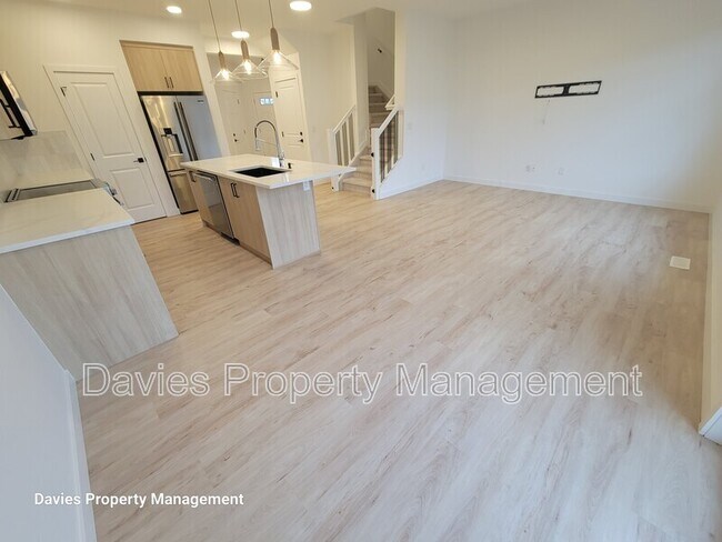 Photo du bâtiment - 16230-16219 19 Ave SW