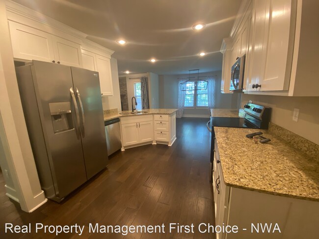 Foto del edificio - 3 br, 2 bath House - 1 Elms Circle