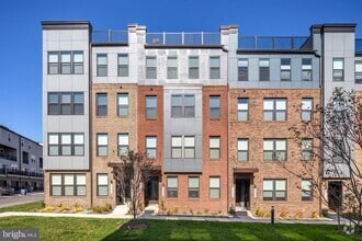 Building Photo - 44485 Wolfhound Sq