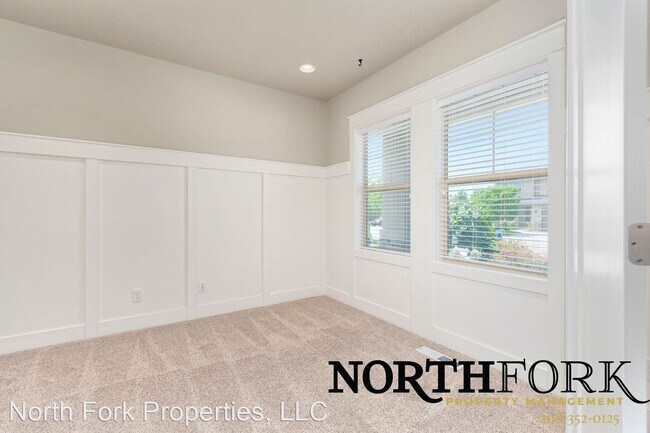 Building Photo - 5 br, 2.5 bath House - 8132 S Red Cliff Ave