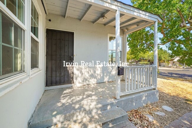 Building Photo - Nice 3 Bedroom PIttsburg with a big back yard