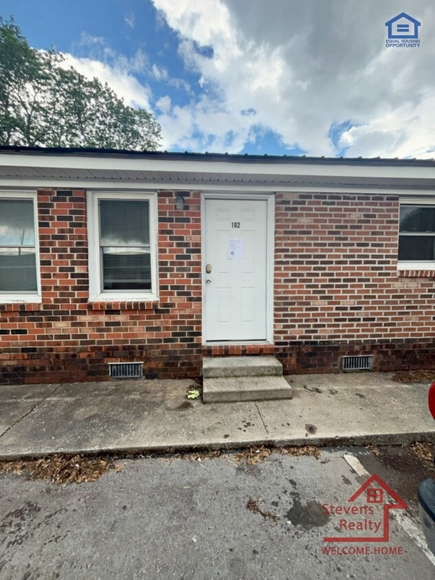 Primary Photo - 500 Skyline Dr
