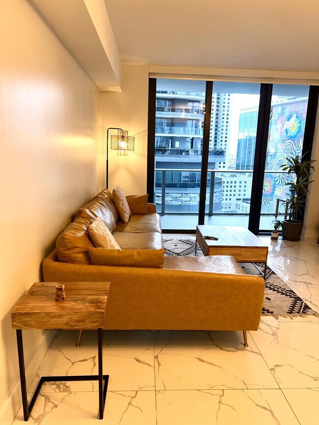 Building Photo - 1010 Brickell Ave