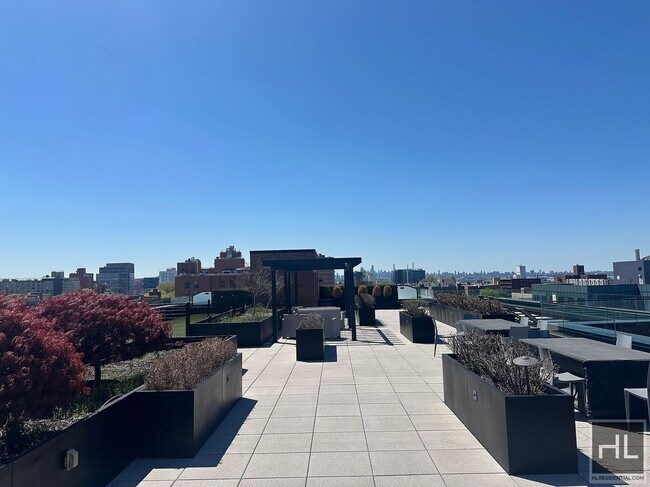 Building Photo - Northern Blvd | Flushing | Penthouse, 1BR/1BA w/Private Balcony, W/D & NO Broker's Fees!