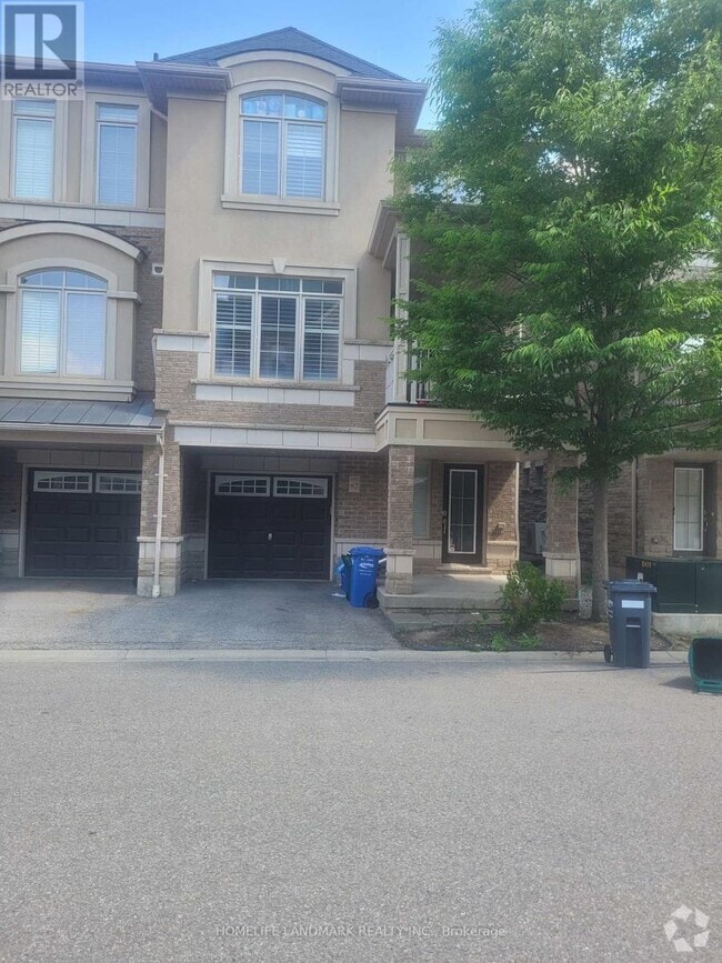 Building Photo - 2435-2435 Greenwich Dr