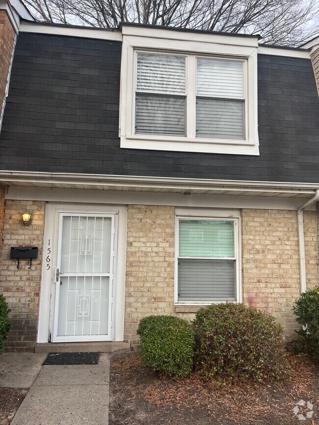 Charlestowne Townhouses Apartments for Rent with Hardwood Floors