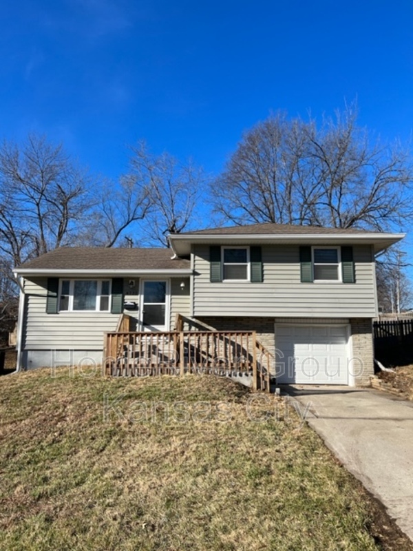 Primary Photo - 4732 N Bristol Ave