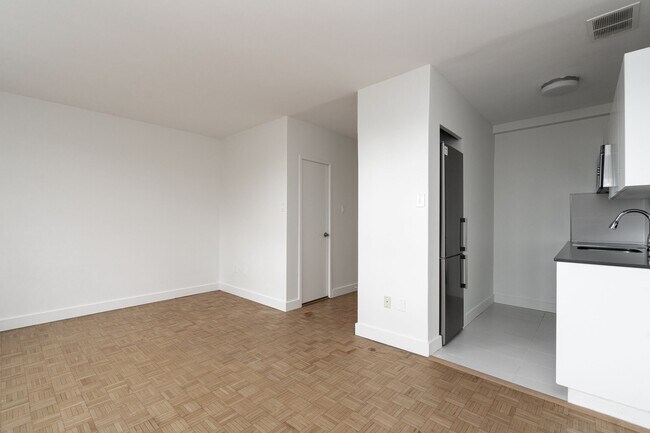 Building Photo - 263 Russell Hill Rd