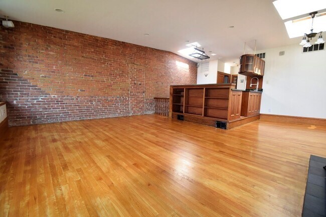 Building Photo - 7 Holyoke St