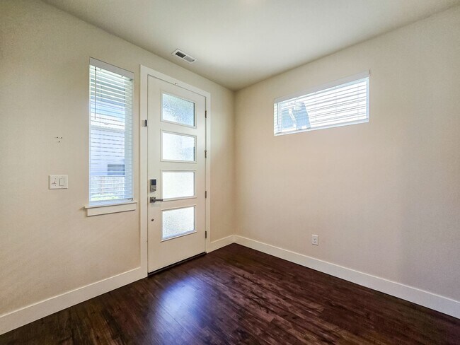 Foto del edificio - 5BD Martha Lake Home