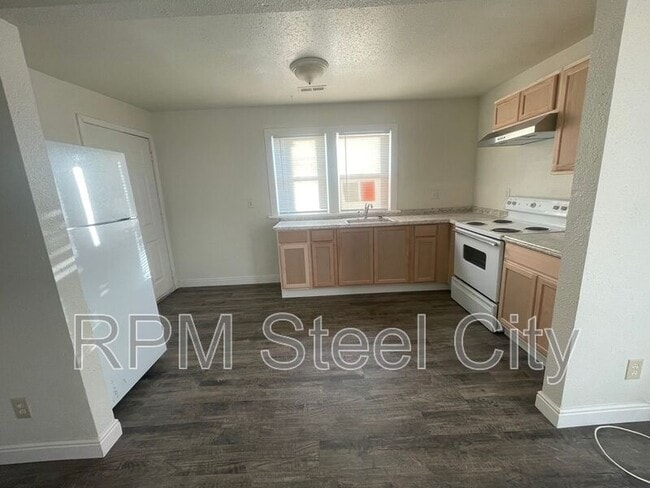 Building Photo - 511 W 12th St