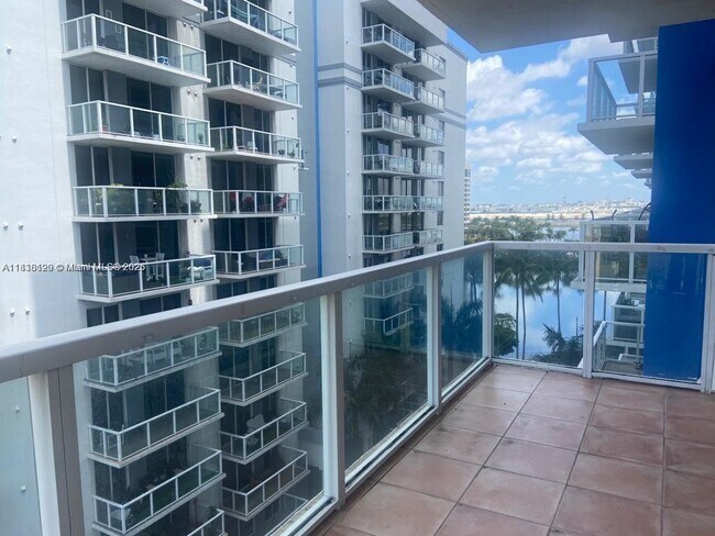 Foto del edificio - 5085 NW 7th St