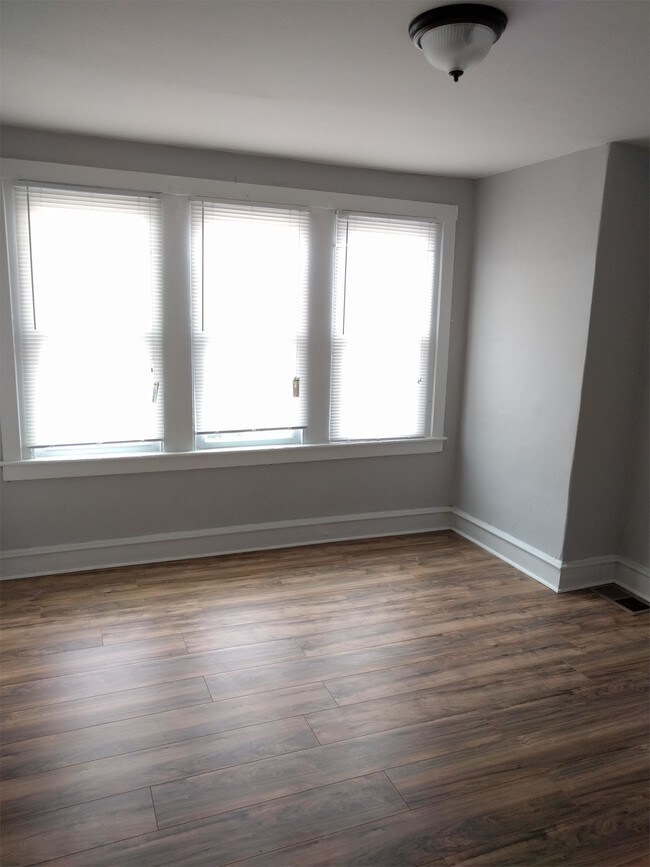 Foto del edificio - 6005 N Woodstock St